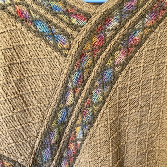 Fringe poncho - Picture 2 of 16